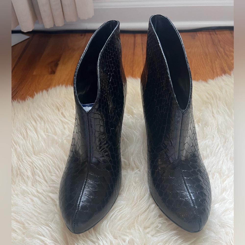 NWT BNIB Vince Camuto Black Snake Embossed Caden Booties w 4 inch stiletto heels